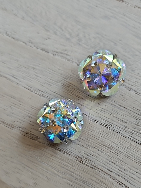 Source Unknown Jewelry - Iridescent Aurora Borealis acrylic and Crystal Clip-On Earrings 80s Lightweght